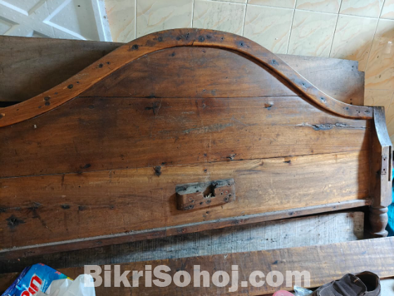 একটি সেমি ডাবল খাট । Khat